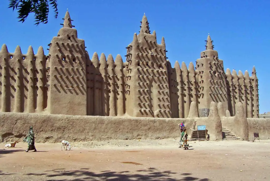 Image of the famous Djinguereber Mosque  commissioned by Mansa Musa in 1327 | Financial Favorite